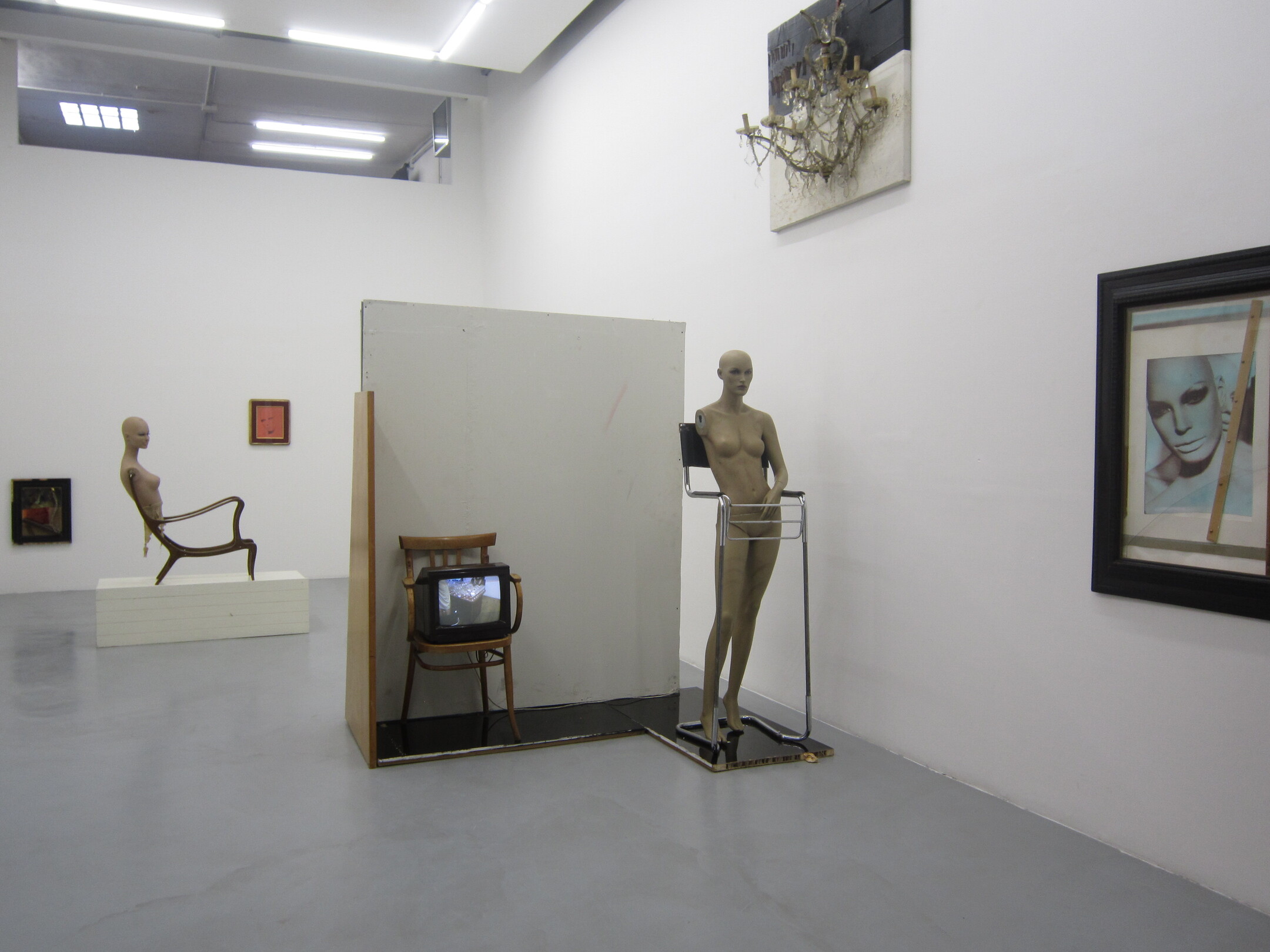 Collezione Nancy Delroi,Les qualités serieus, Gallery handout